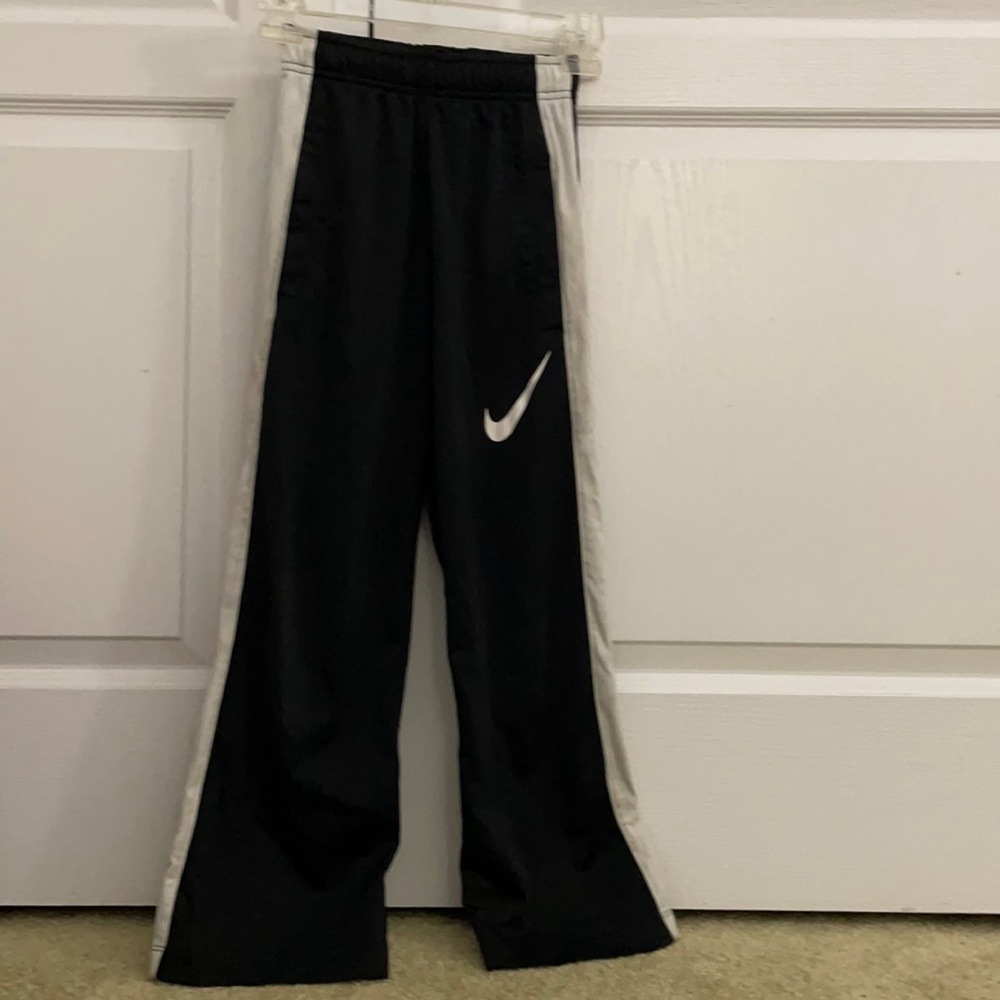 BOYS BLACK NIKE PANTS